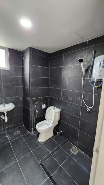 Service Residence for Sale at Midas @ Seri Alam - Daniel Yong - Bathroom - PropertyGuru.com.my