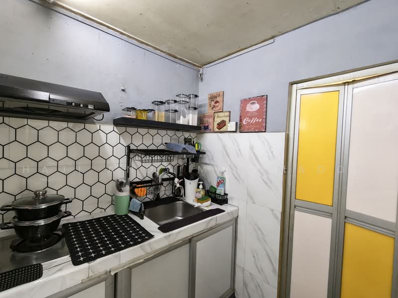 Terraced House for Sale in Taman Mutiara Rini (Skudai) - Haji Andy Mohamadon - Kitchen - PropertyGuru.com.my