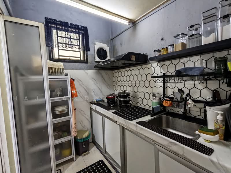 Terraced House for Sale in Taman Mutiara Rini (Skudai) - Haji Andy Mohamadon - Kitchen - PropertyGuru.com.my