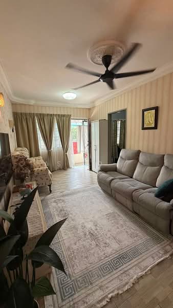 Pangsapuri untuk Dijual di Pangsapuri Century - Aswad . - Living Room - PropertyGuru.com.my