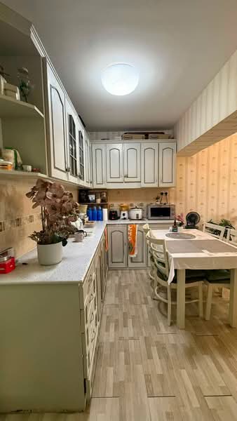 Pangsapuri untuk Dijual di Pangsapuri Century - Aswad . - Kitchen - PropertyGuru.com.my
