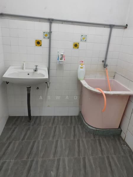Shop / Office for Sale in Taman Koskam (Kepala Batas) - Aswad . - Bathroom - PropertyGuru.com.my