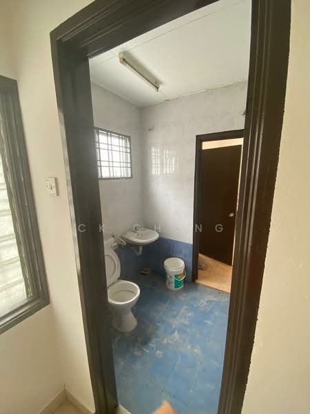 Rumah Teres 2-Tingkat untuk Dijual di Seksyen 25 (Shah Alam) - CK Chong - Bathroom - PropertyGuru.com.my