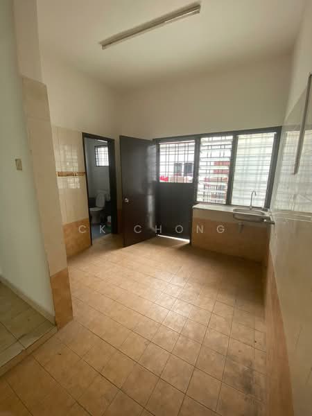 Rumah Teres 2-Tingkat untuk Dijual di Seksyen 25 (Shah Alam) - CK Chong - Kitchen - PropertyGuru.com.my