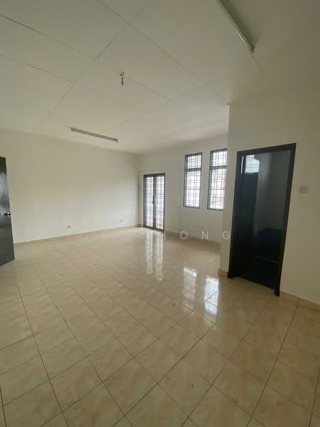 Rumah Teres 2-Tingkat untuk Dijual di Seksyen 25 (Shah Alam) - CK Chong - Master Bedroom - PropertyGuru.com.my