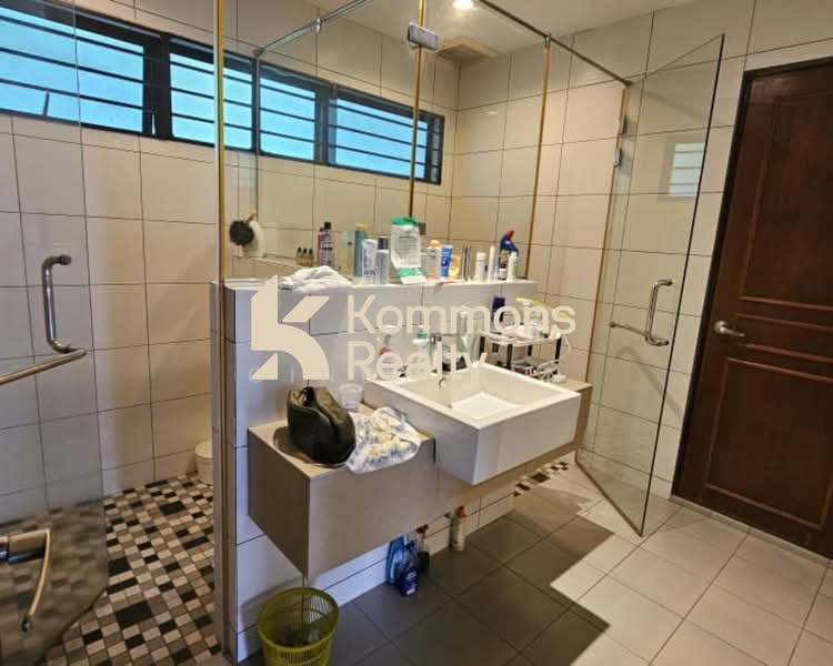 Bungalow House for Sale in Seputeh (Kuala Lumpur) - Cindy Tan - Bathroom - PropertyGuru.com.my