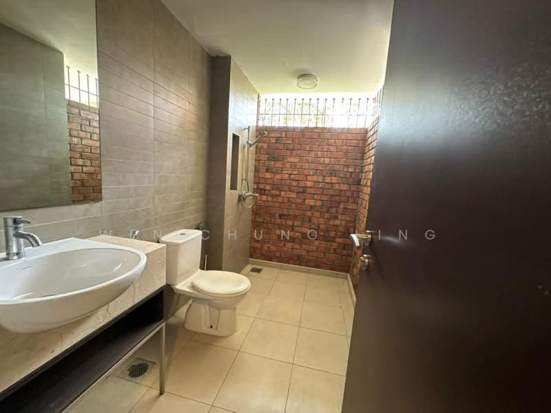 Bungalow House for Sale in Leisure Farm (Gelang Patah) - Wen Chung Ling - Bathroom - PropertyGuru.com.my
