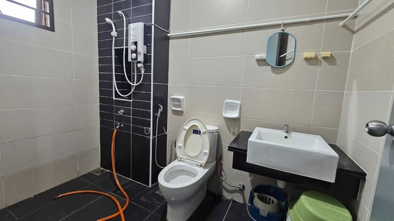 Rumah Teres 2-Tingkat untuk Disewa di Bandar Dato Onn (Tebrau) - UV Teh - Bathroom - PropertyGuru.com.my