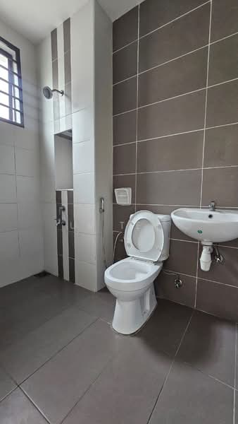 Rumah Teres 2-Tingkat untuk Disewa di Bandar Dato Onn (Tebrau) - UV Teh - Bathroom - PropertyGuru.com.my