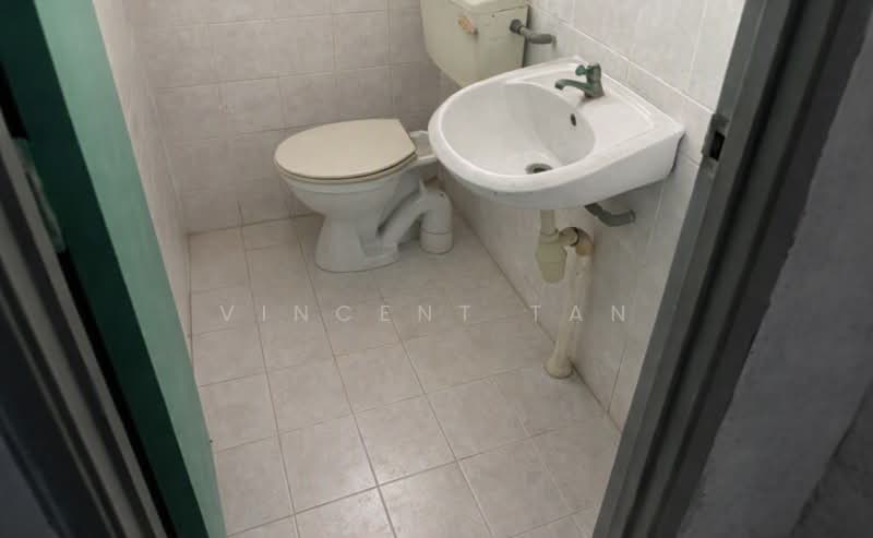 Terrace Factory for Sale in Nilai (Negeri Sembilan) - Vincent Tan - Bathroom - PropertyGuru.com.my