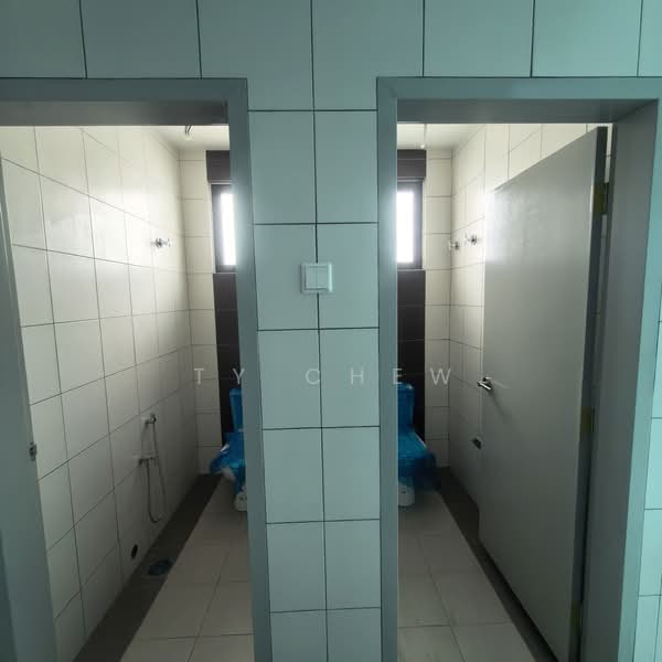 Shop / Office untuk Disewa di Seksyen 35 (Shah Alam) - TY Chew - Bathroom - PropertyGuru.com.my