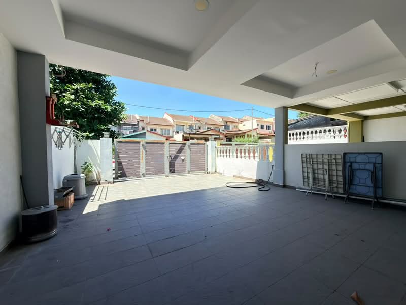 2-storey Terraced House for Sale in Rawang Perdana 2 (Rawang) - SK Luk - Exterior - PropertyGuru.com.my