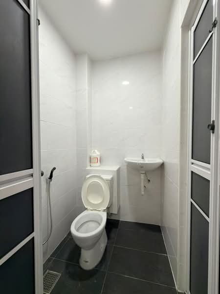 2-storey Terraced House for Sale in Rawang Perdana 2 (Rawang) - SK Luk - Bathroom - PropertyGuru.com.my
