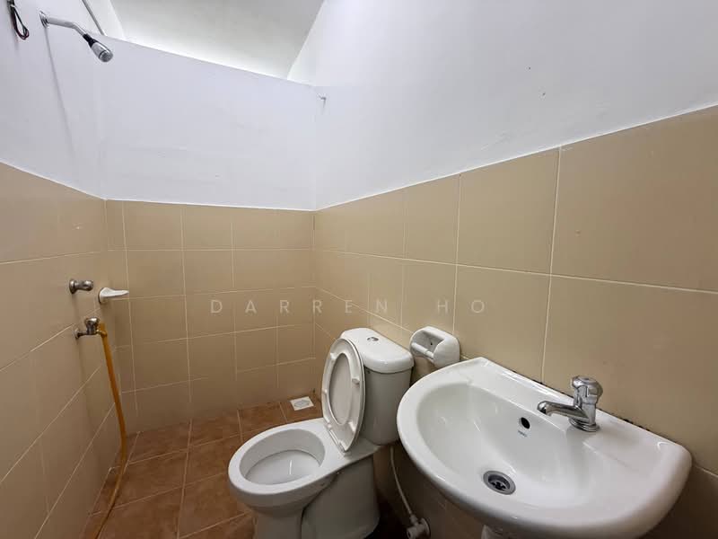 2.5-storey Terraced House for Rent in Taman Scientex Utama (Senai) - Darren Ho - Bathroom - PropertyGuru.com.my