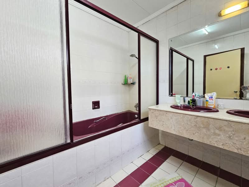 Semi-Detached House for Sale in Seksyen 13 (Shah Alam) - Nobeille Chung - Bathroom - PropertyGuru.com.my