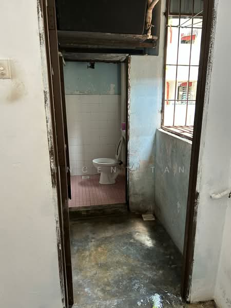 Flat for Rent at Seri Kemboja - Vincent Tan - Bathroom - PropertyGuru.com.my