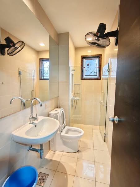 Semi-Detached House for Sale in Leisure Farm (Gelang Patah) - Erica Ho - Bathroom - PropertyGuru.com.my