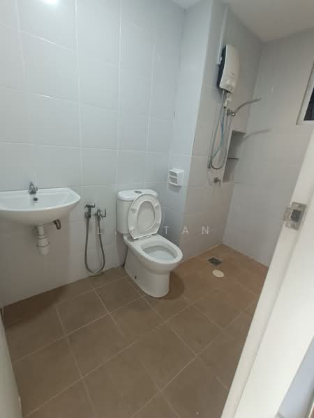 Kondominium untuk Disewa di D'Nuri Residence @ Desa Petaling - L.T Tan - Bathroom - PropertyGuru.com.my