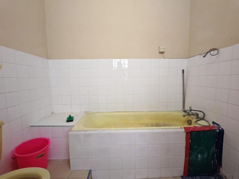 Rumah Teres 1.5-Tingkat untuk Dijual di Kepong Baru (Kepong) - Tess Tan - Bathroom - PropertyGuru.com.my