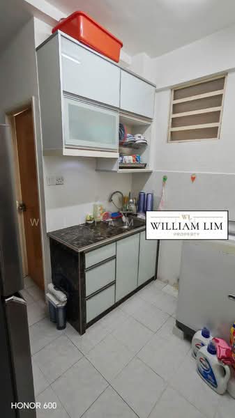 Pangsapuri untuk Dijual di Relau Vista Apartment - William Lim - Kitchen - PropertyGuru.com.my