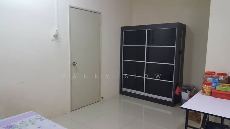 Kondominium untuk Dijual di Platinum Lake PV 15 - Yanny Siow - Bedroom - PropertyGuru.com.my
