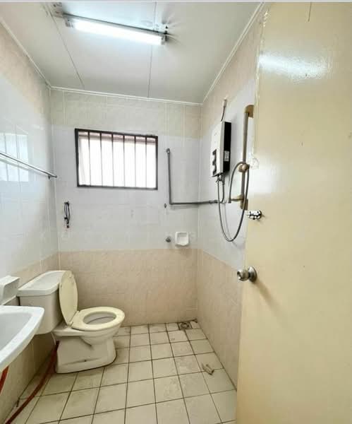 Rumah Teres untuk Dijual di Bandar Botanic (Klang) - Koo Ying Kang - Bathroom - PropertyGuru.com.my