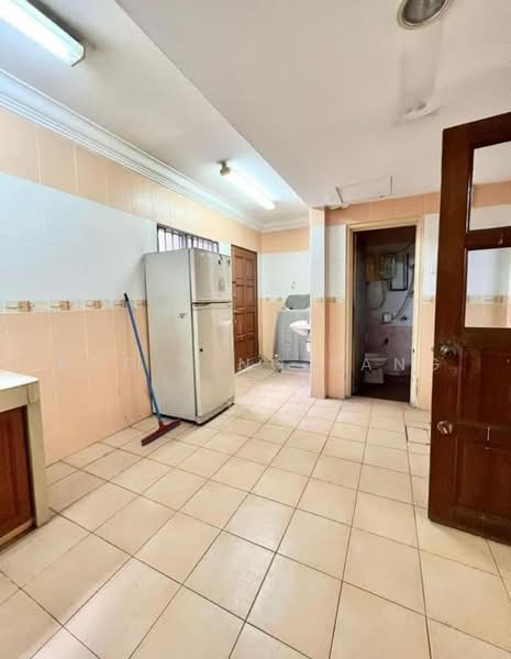 Rumah Teres untuk Dijual di Bandar Botanic (Klang) - Koo Ying Kang - Kitchen - PropertyGuru.com.my