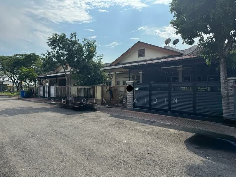 Rumah Teres 1-Tingkat untuk Dijual di Seksyen 30 (Shah Alam) - Shiqin Saidin - Exterior - PropertyGuru.com.my