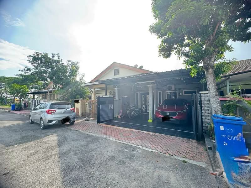 Rumah Teres 1-Tingkat untuk Dijual di Seksyen 30 (Shah Alam) - Shiqin Saidin - Exterior - PropertyGuru.com.my