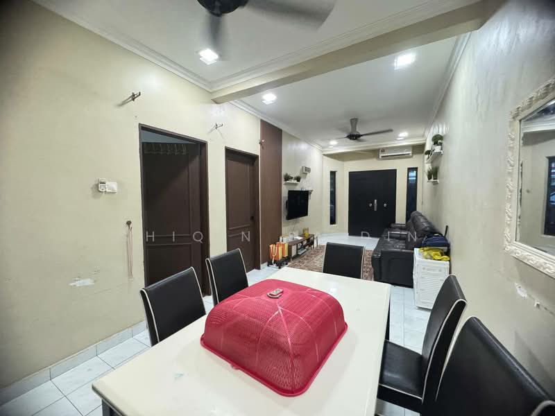 Rumah Teres 1-Tingkat untuk Dijual di Seksyen 30 (Shah Alam) - Shiqin Saidin - Living Room - PropertyGuru.com.my