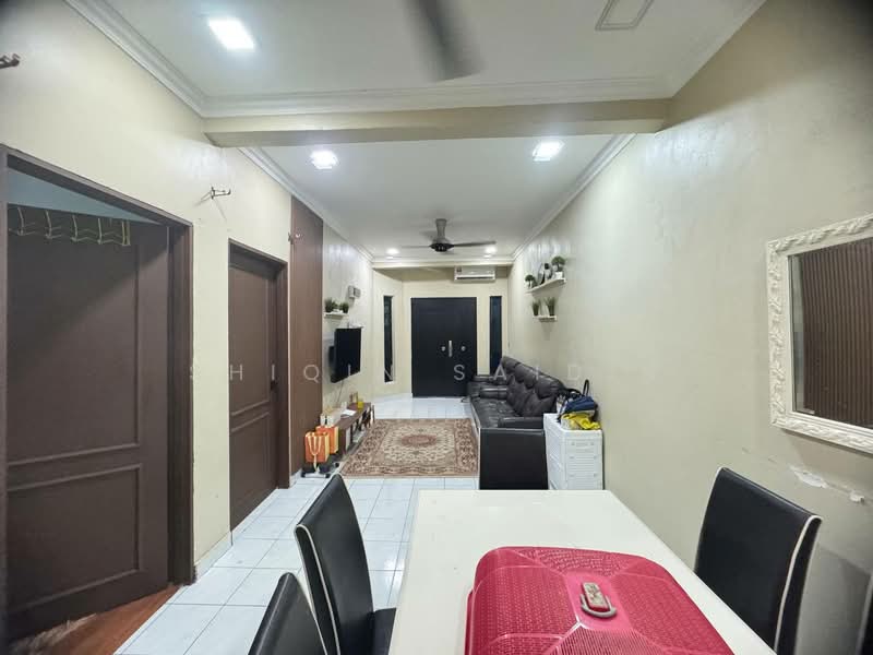 Rumah Teres 1-Tingkat untuk Dijual di Seksyen 30 (Shah Alam) - Shiqin Saidin - Living Room - PropertyGuru.com.my
