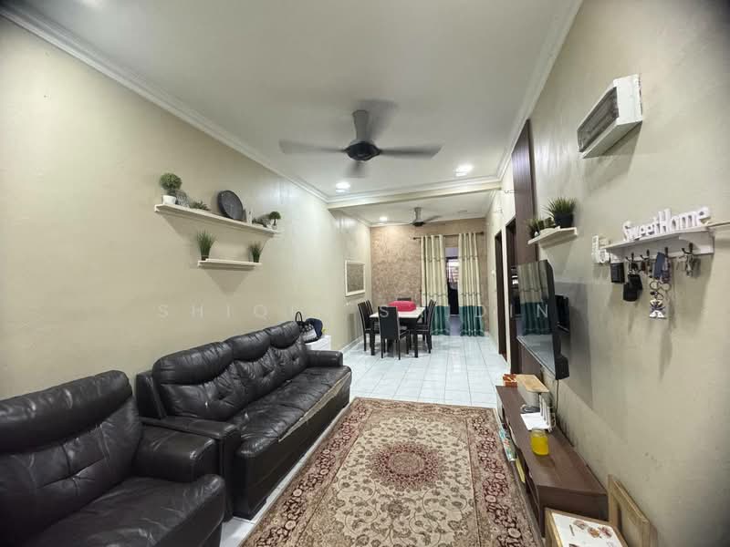 Rumah Teres 1-Tingkat untuk Dijual di Seksyen 30 (Shah Alam) - Shiqin Saidin - Living Room - PropertyGuru.com.my