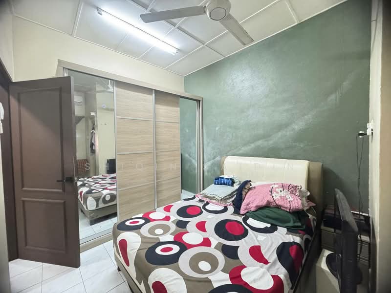 Rumah Teres 1-Tingkat untuk Dijual di Seksyen 30 (Shah Alam) - Shiqin Saidin - Bedroom - PropertyGuru.com.my