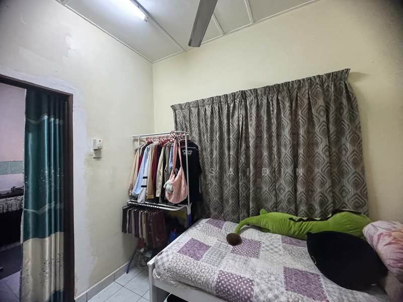 Rumah Teres 1-Tingkat untuk Dijual di Seksyen 30 (Shah Alam) - Shiqin Saidin - Bedroom - PropertyGuru.com.my