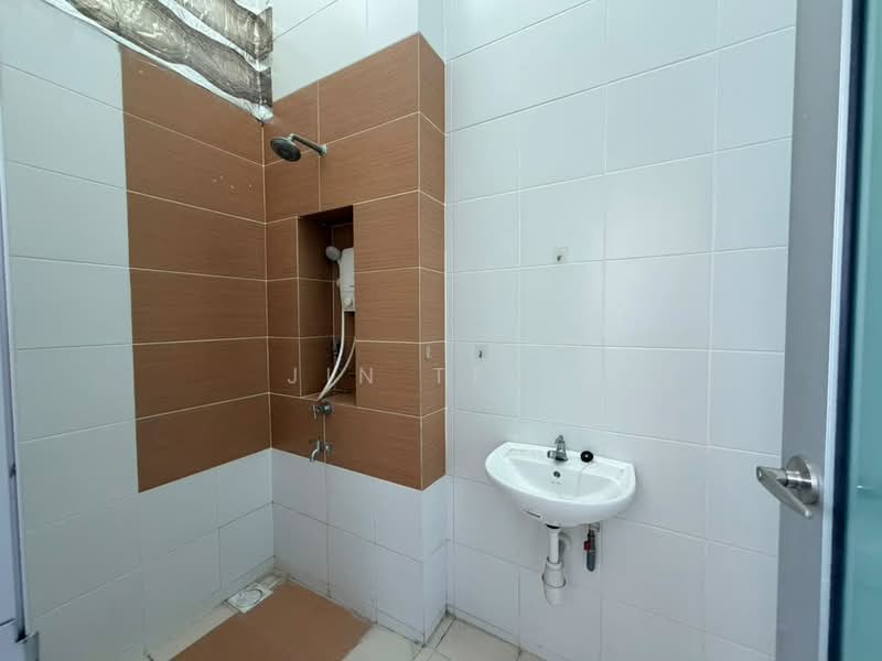 Rumah Bandar untuk Disewa di Taman Sutera Utama (Skudai) - Jin Teok - Bathroom - PropertyGuru.com.my