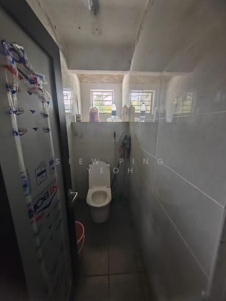 Kilang untuk Disewa di Batu Caves (Selangor) - Alicia Yeoh - Bathroom - PropertyGuru.com.my