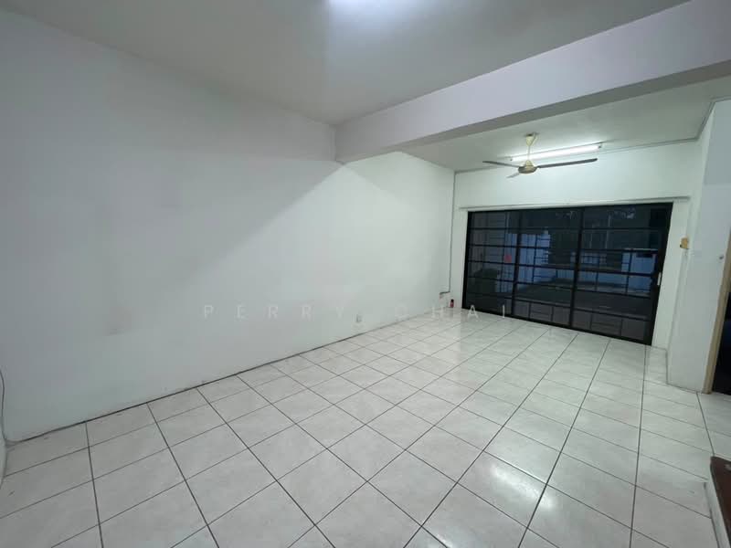 Rumah Bandar untuk Disewa di Petaling Jaya (Selangor) - Perry Chai - Living Room - PropertyGuru.com.my