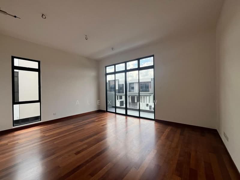 Rumah Berkembar untuk Dijual di Taman Sutera Utama (Skudai) - Alex How - Living Room - PropertyGuru.com.my