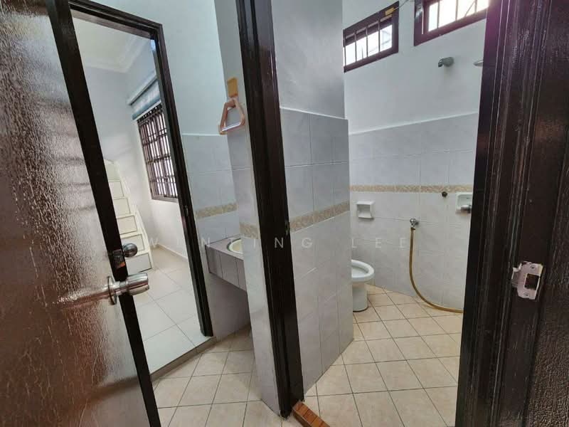 1.5-storey Terraced House for Sale in Bandar Seri Alam (Masai) - Wenting Lee - Bathroom - PropertyGuru.com.my