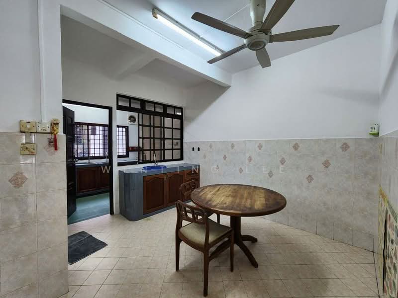1.5-storey Terraced House for Sale in Bandar Seri Alam (Masai) - Wenting Lee - Kitchen - PropertyGuru.com.my