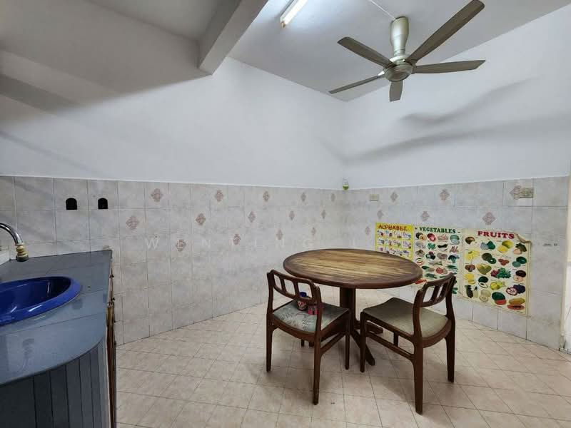 1.5-storey Terraced House for Sale in Bandar Seri Alam (Masai) - Wenting Lee - Kitchen - PropertyGuru.com.my
