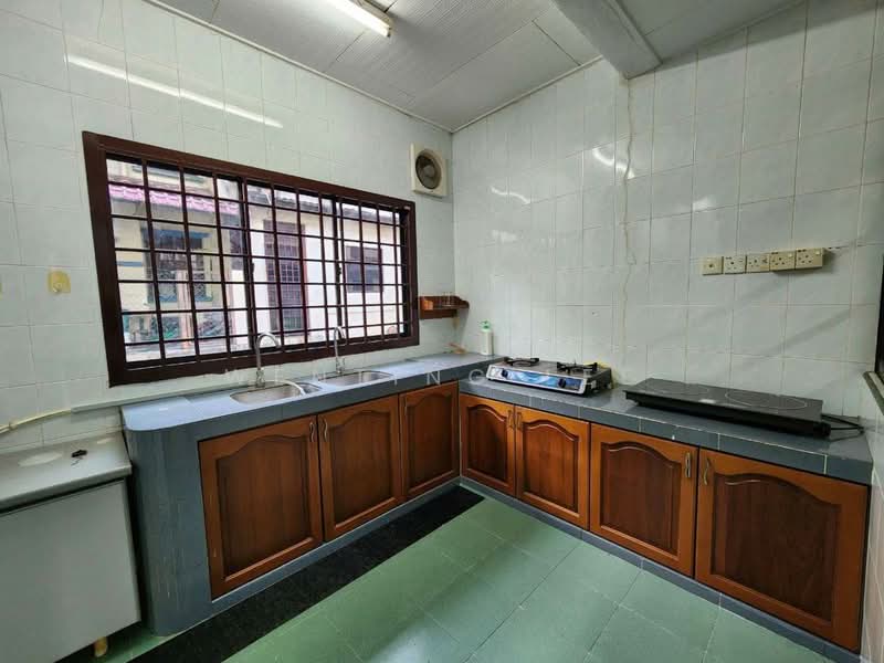 1.5-storey Terraced House for Sale in Bandar Seri Alam (Masai) - Wenting Lee - Kitchen - PropertyGuru.com.my