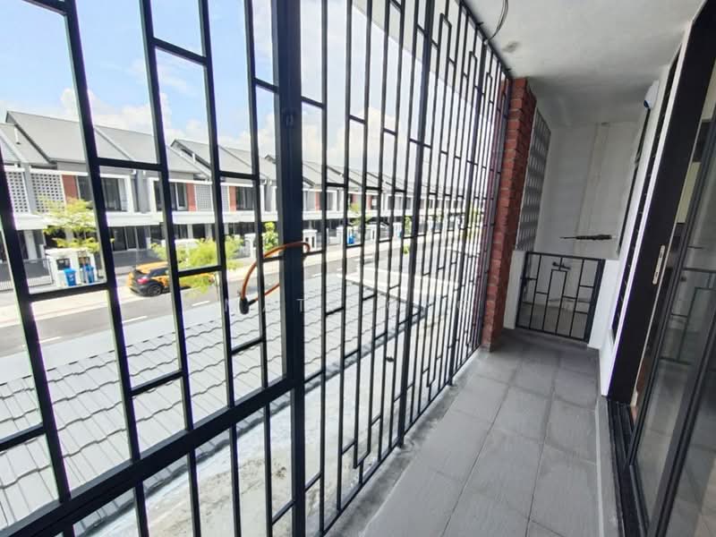 Rumah Teres 2-Tingkat untuk Disewa di Elmina (Shah Alam) - Matt Ong - Balcony - PropertyGuru.com.my