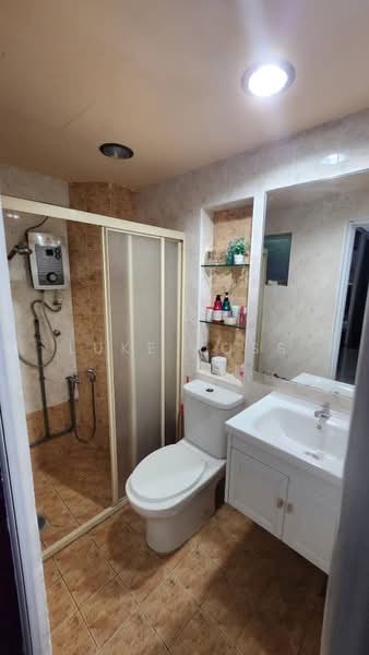 Kondominium untuk Disewa di Pelangi Indah Condominium - Luke Ross - Bathroom - PropertyGuru.com.my