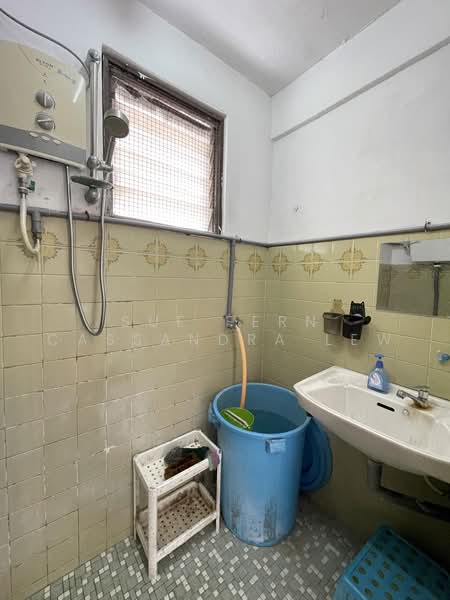 Flat for Rent at Perumahan Awam Sri Sabah - Sue Fern Cassandra Lew - Bathroom - PropertyGuru.com.my