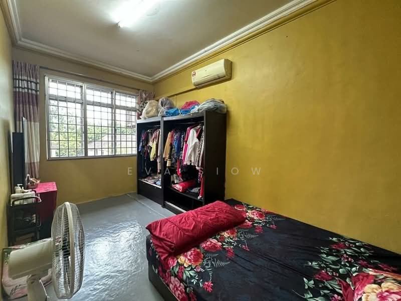 Rumah Berkembar untuk Dijual di Taman Bukit Kempas (Tampoi) - Eva Siow - Bedroom - PropertyGuru.com.my