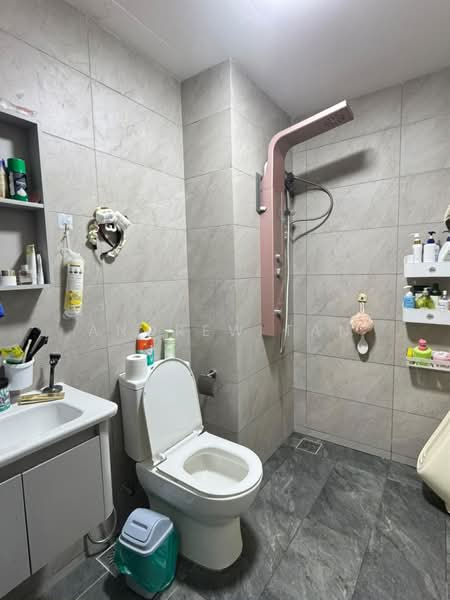 Service Residence for Sale at Tulip Residence - Andrew Tan - Bathroom - PropertyGuru.com.my