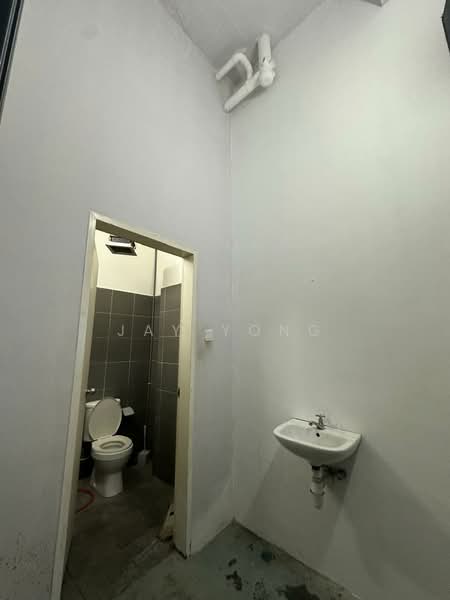 Shop for Rent in Wangsa Maju (Kuala Lumpur) - Jay Yong - Bathroom - PropertyGuru.com.my
