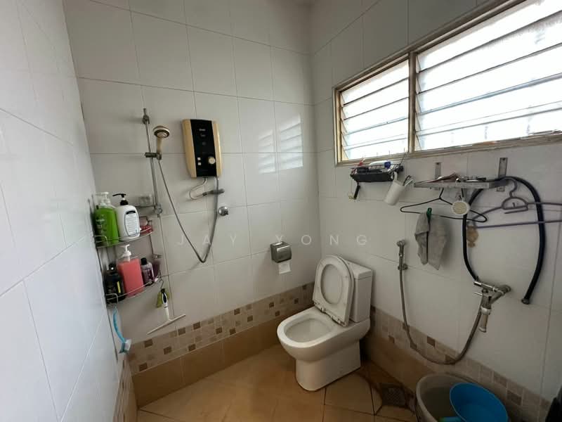 Rumah Teres 2-Tingkat untuk Dijual di Usj 2 (Subang Jaya) - Jay Yong - Bathroom - PropertyGuru.com.my