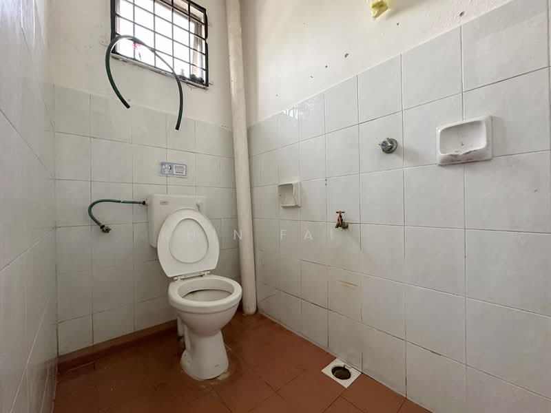 Shop for Rent in Taman Cheng Baru (Cheng) - Khin Fai . - Bathroom - PropertyGuru.com.my